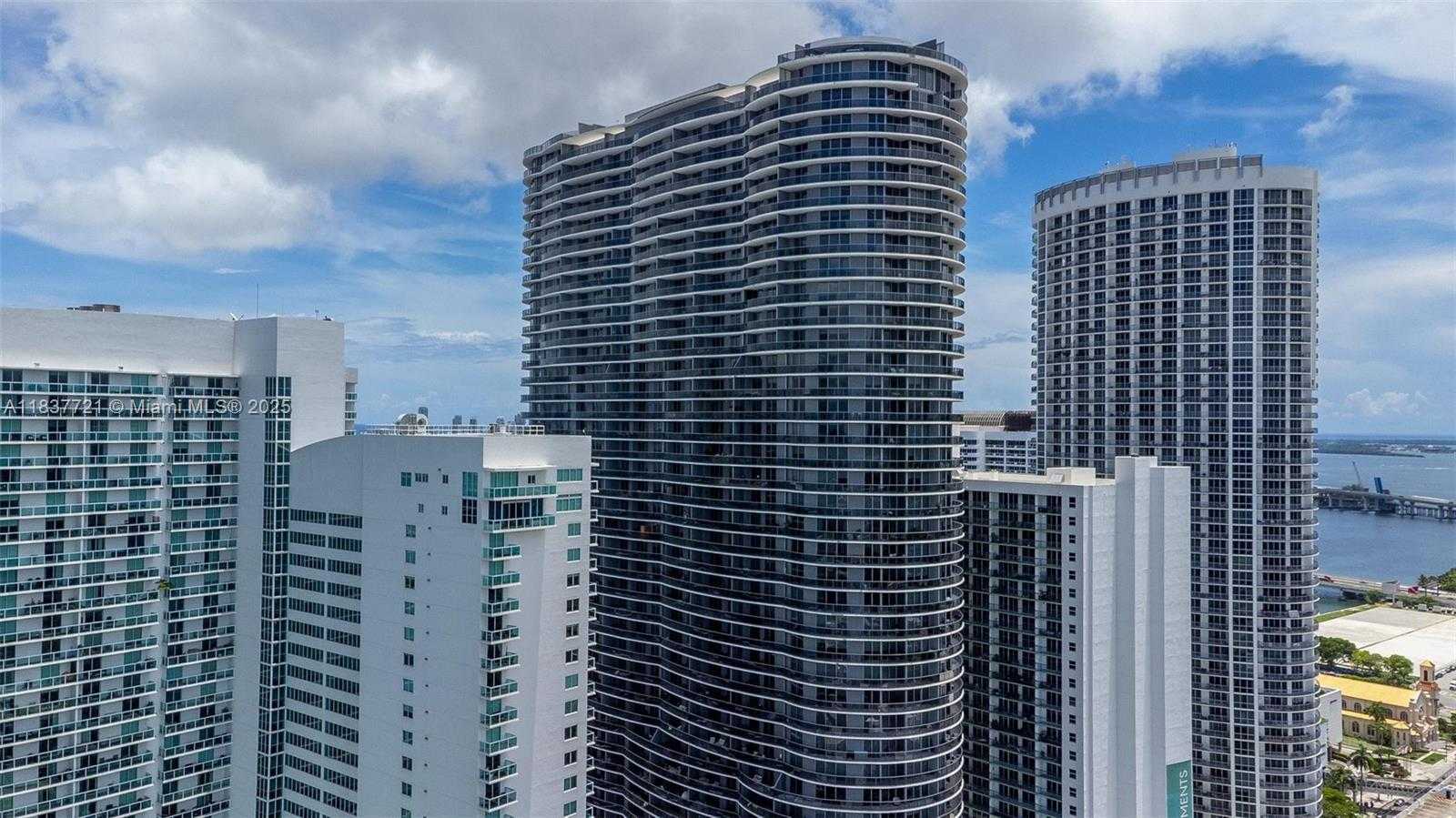 Small Image of 488 NE 18th St, Miami, FL 33132, USA Number 6