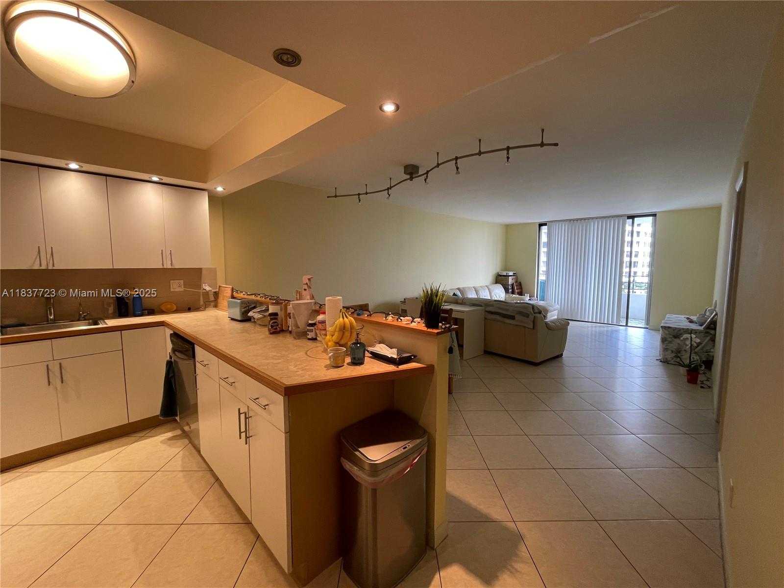 Small Image of 600 THREE ISLANDS BLVD #614, Hallandale Beach Number 2