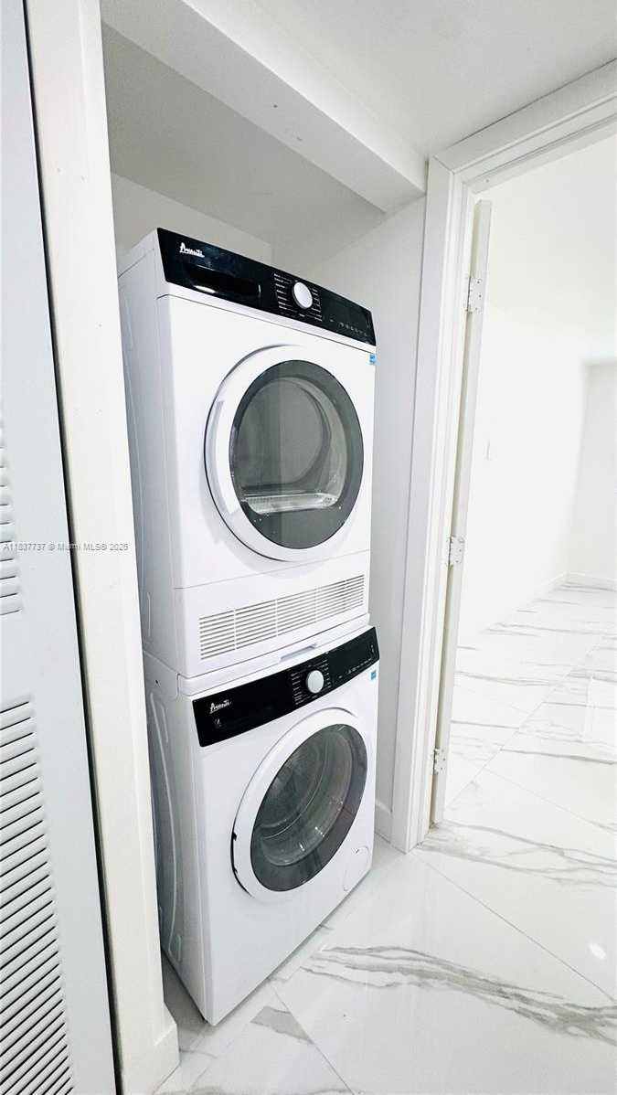 Small Image of 9375 FONTAINEBLEAU BLVD #L111, Miami Number 13