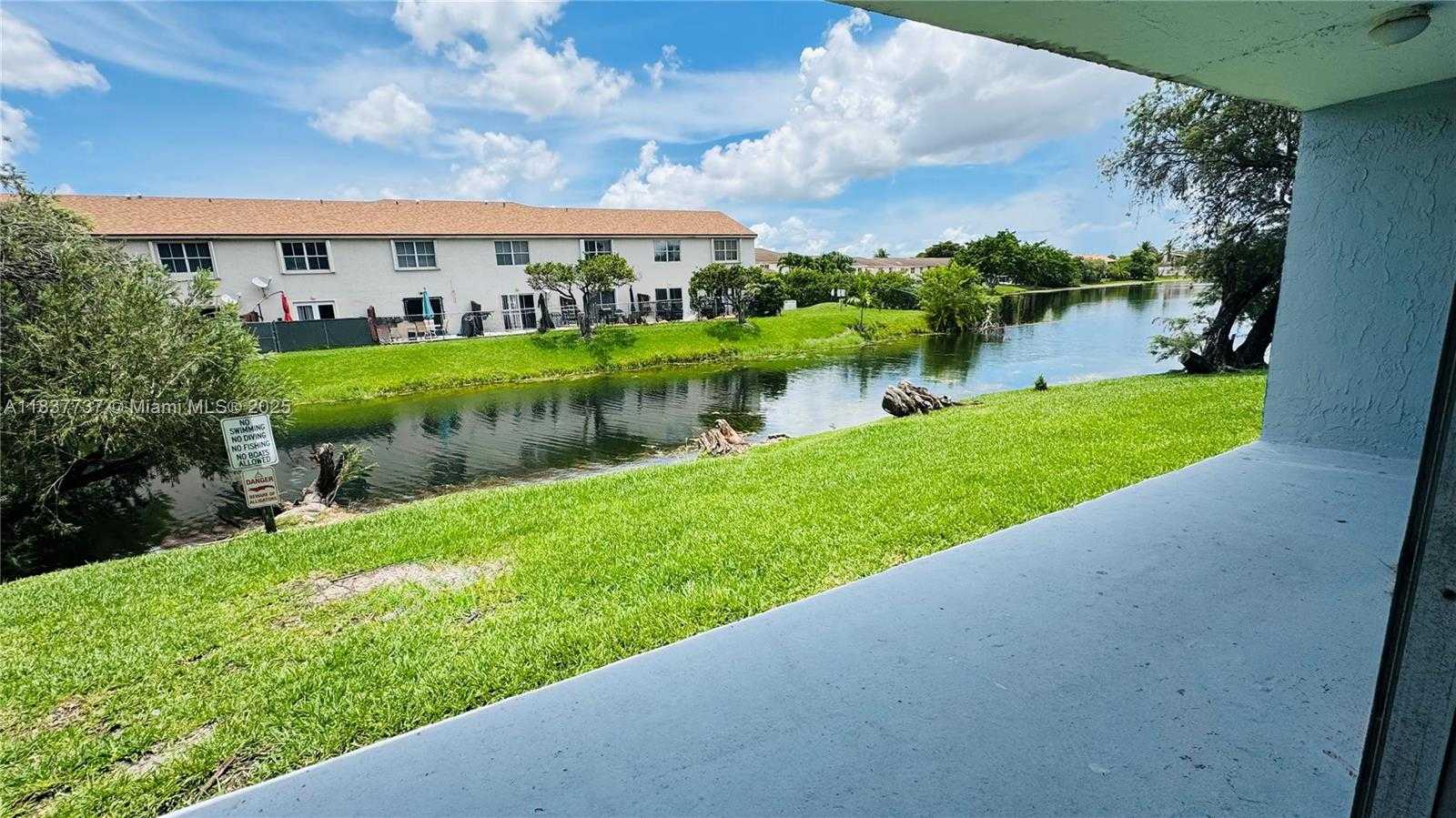 Small Image of 9375 FONTAINEBLEAU BLVD #L111, Miami Number 19