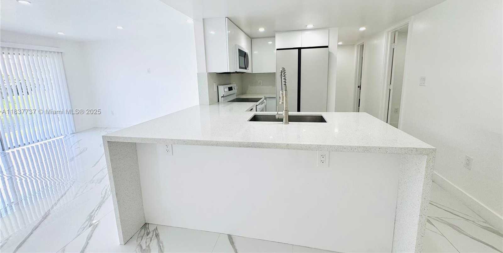 Small Image of 9375 FONTAINEBLEAU BLVD #L111, Miami Number 2