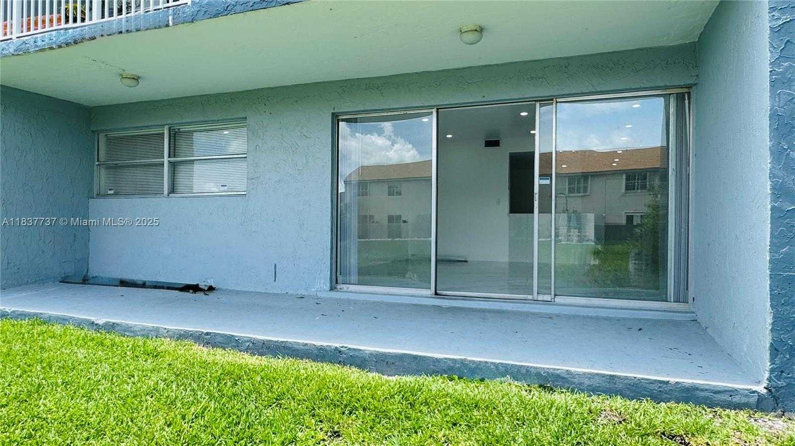 Small Image of 9375 FONTAINEBLEAU BLVD #L111, Miami Number 20