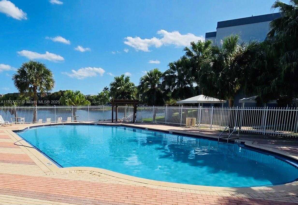 Small Image of 9375 FONTAINEBLEAU BLVD #L111, Miami Number 24