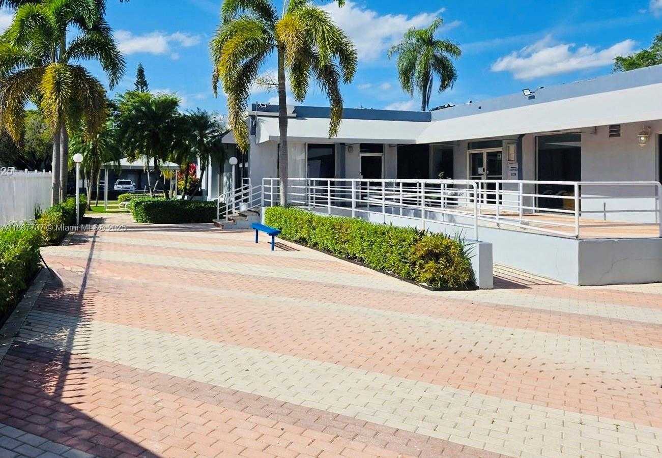 Small Image of 9375 FONTAINEBLEAU BLVD #L111, Miami Number 25