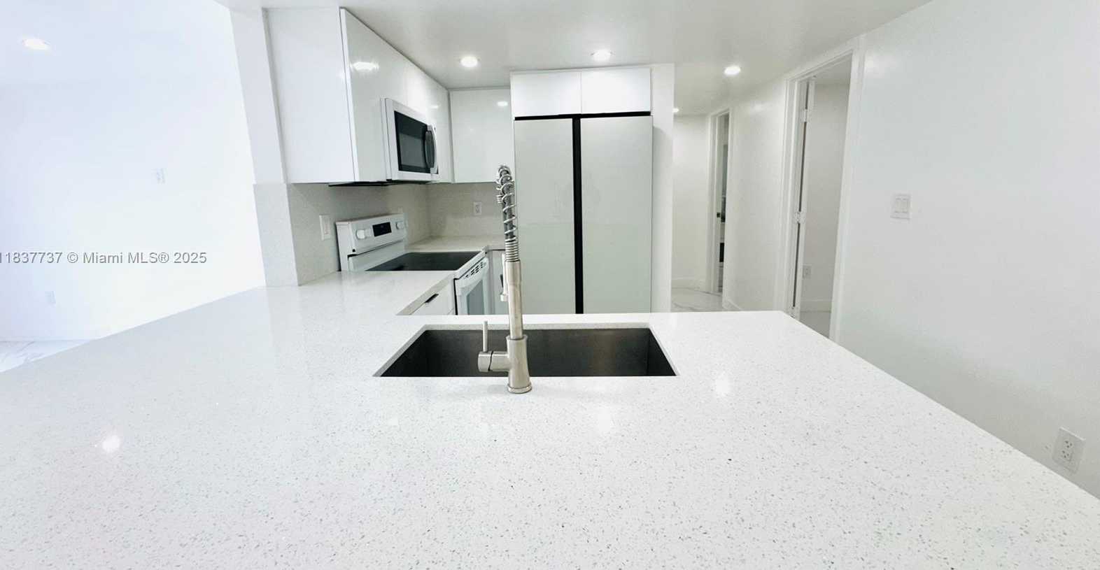 Small Image of 9375 FONTAINEBLEAU BLVD #L111, Miami Number 3