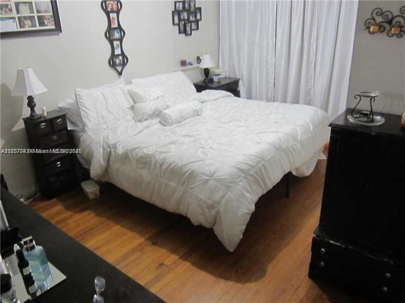 Small Image of 1715 HAYES ST #East, Hollywood Number 2