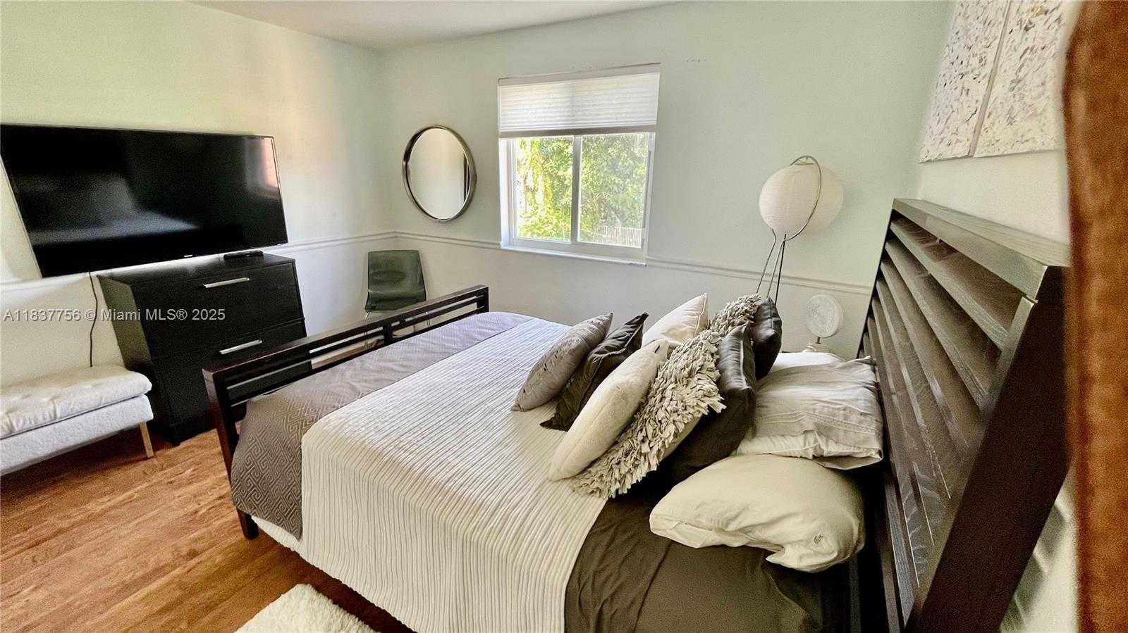 Small Image of 4093 STAGHORN LN, Weston Number 32