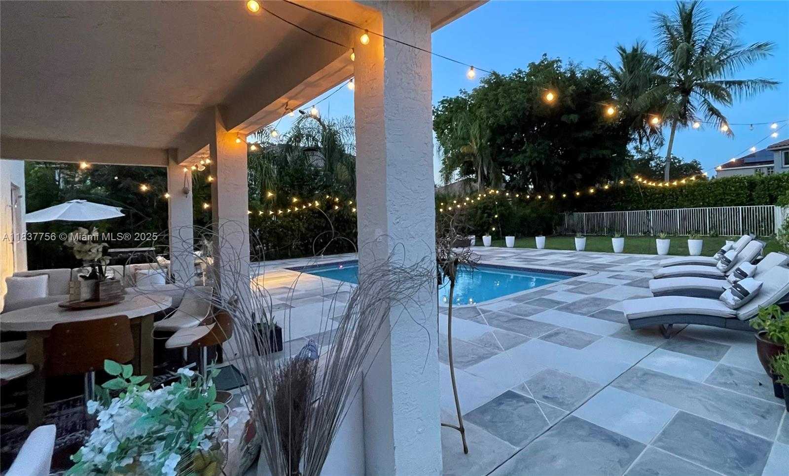 Small Image of 4093 STAGHORN LN, Weston Number 47