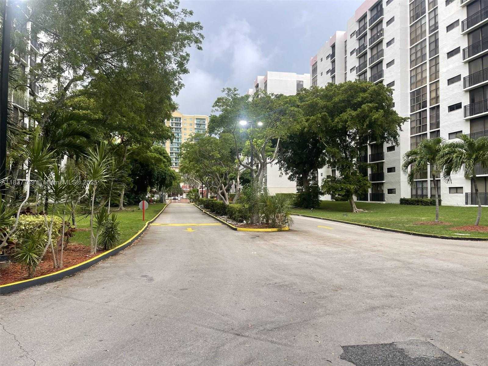 Small Image of 17011 NORTH BAY RD #406, Sunny Isles Beach Number 11