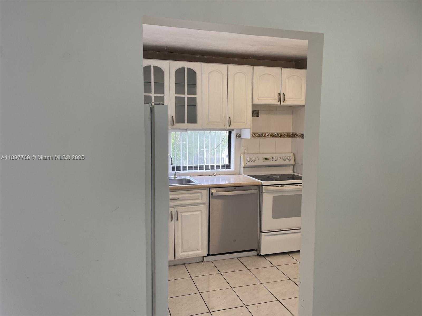 Small Image of 17011 NORTH BAY RD #406, Sunny Isles Beach Number 3