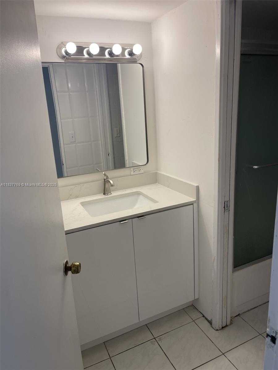 Small Image of 17011 NORTH BAY RD #406, Sunny Isles Beach Number 5