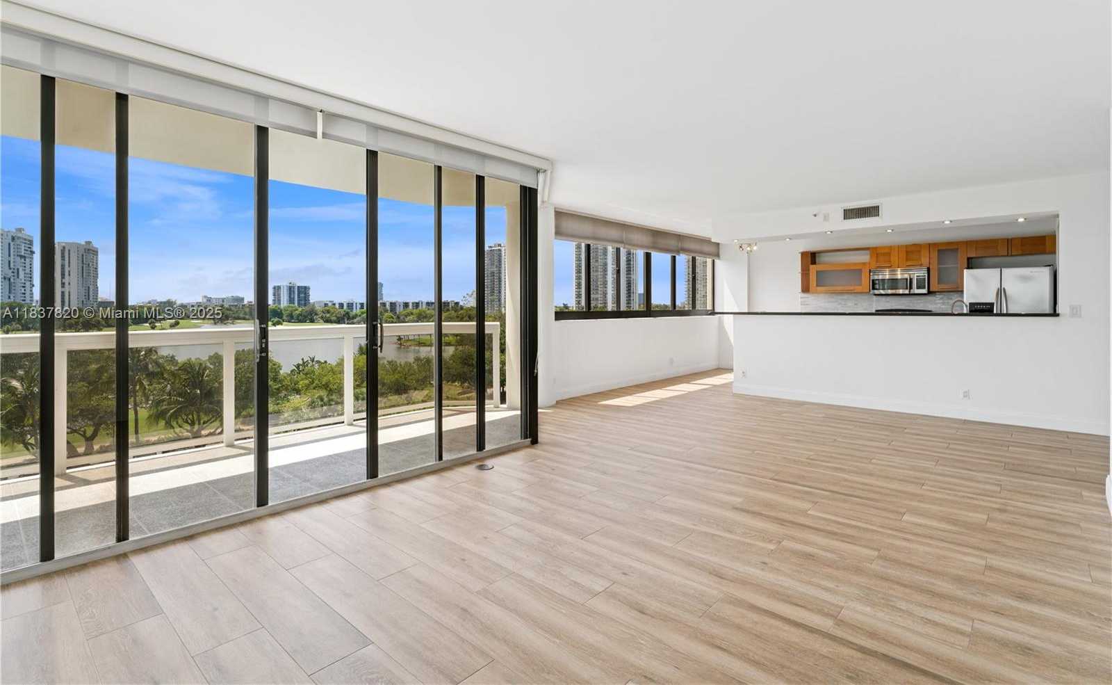 Small Image of 20185 EAST COUNTRY CLUB DR #505, Aventura Number 7