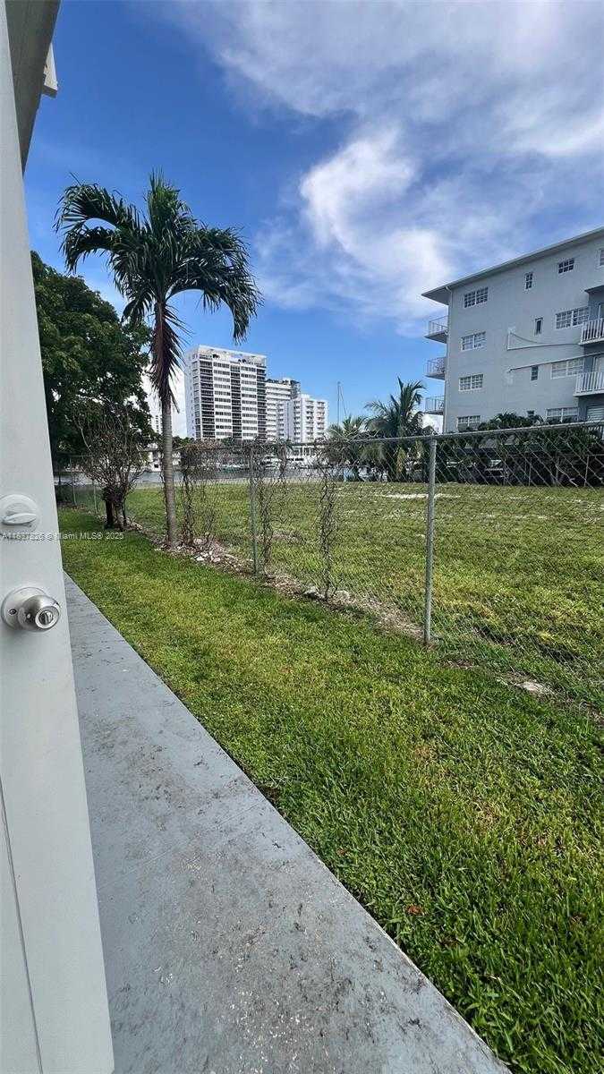 Small Image of 7920 EAST DR #10, North Bay Village Number 17