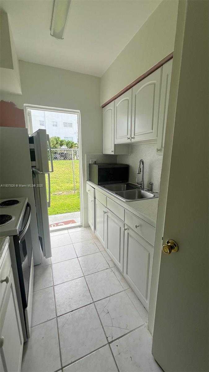 Small Image of 7920 EAST DR #10, North Bay Village Number 6