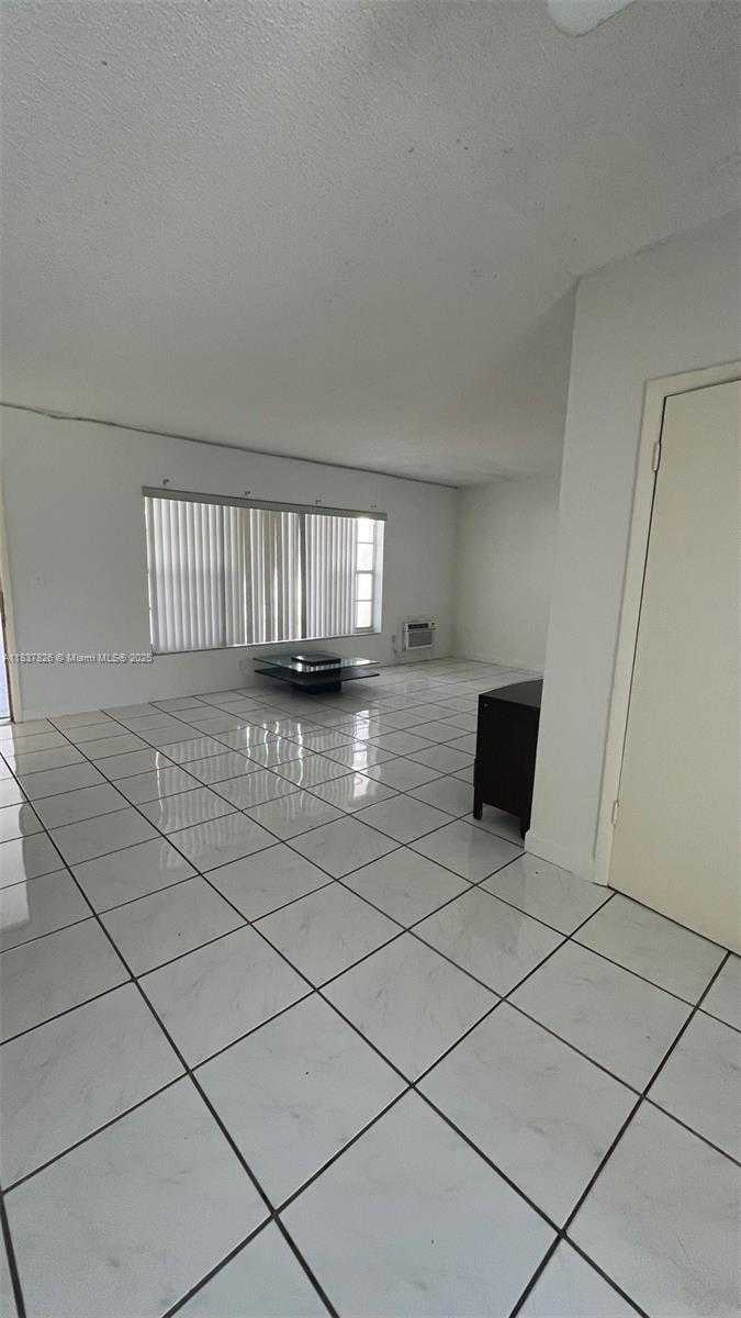 Small Image of 7920 EAST DR #10, North Bay Village Number 9