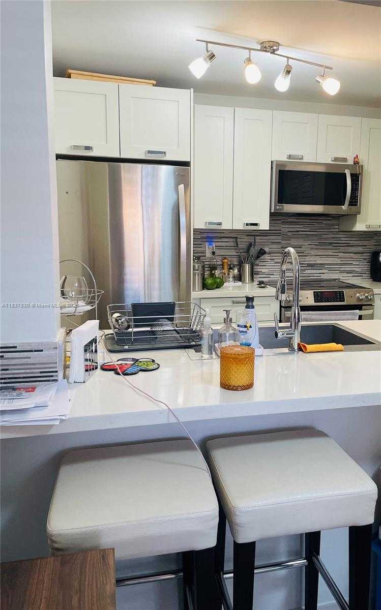 Small Image of 13254 SOUTH WEST 113TH TER, Miami Number 3
