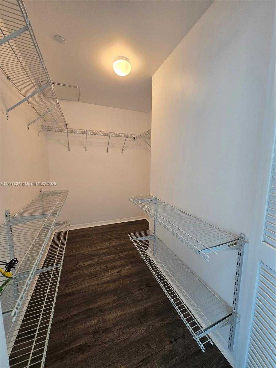 Small Image of 950 BRICKELL BAY DR #2605, Miami Number 11