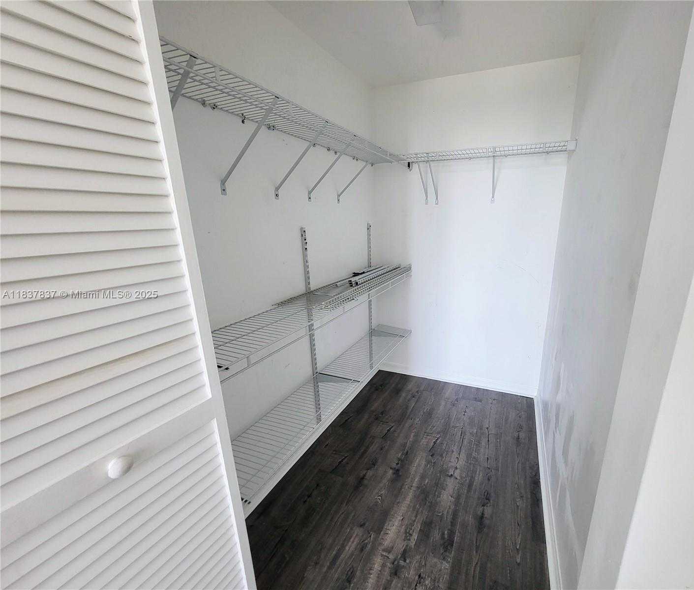 Small Image of 950 BRICKELL BAY DR #2605, Miami Number 15