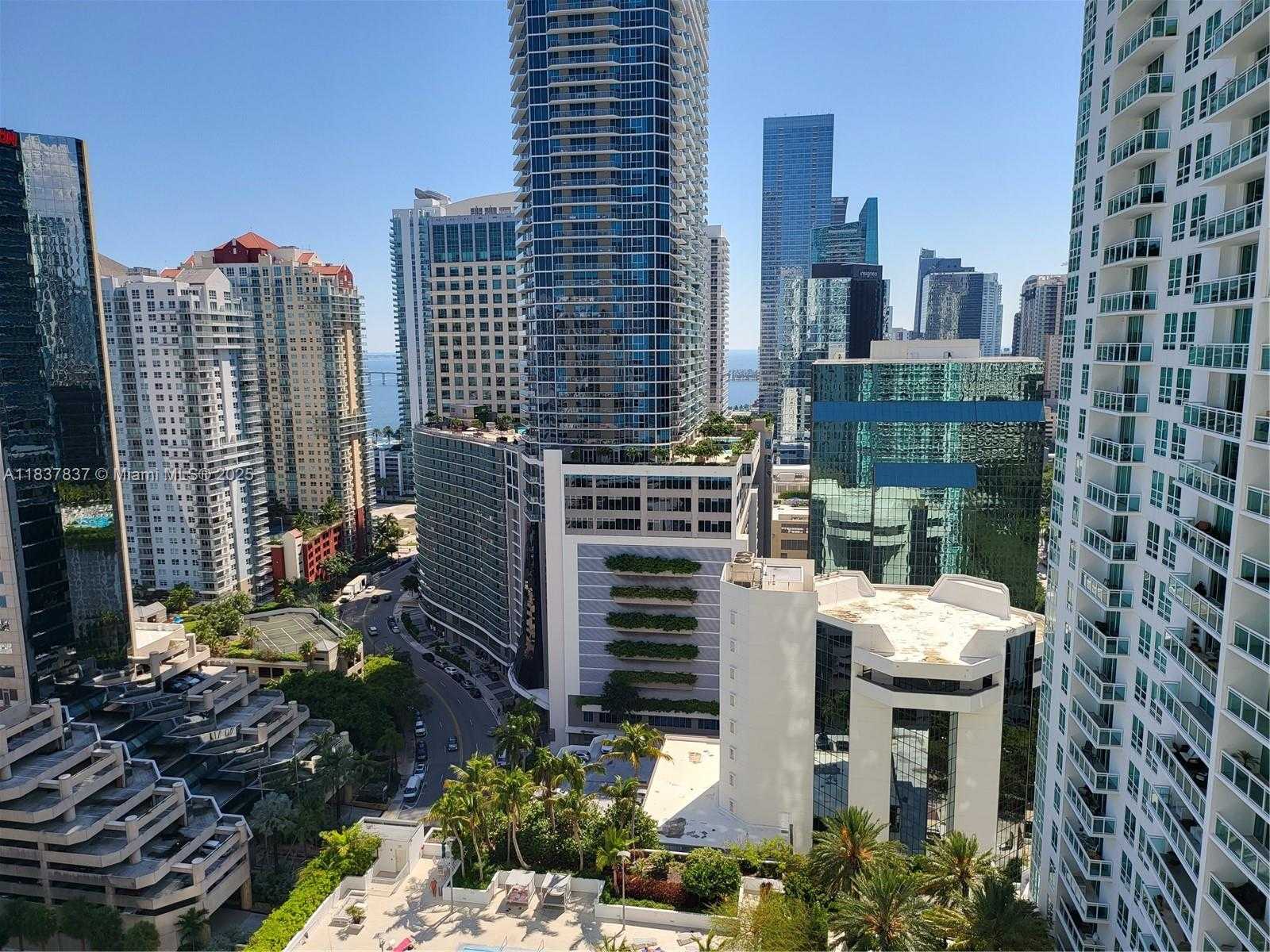 Small Image of 950 BRICKELL BAY DR #2605, Miami Number 20