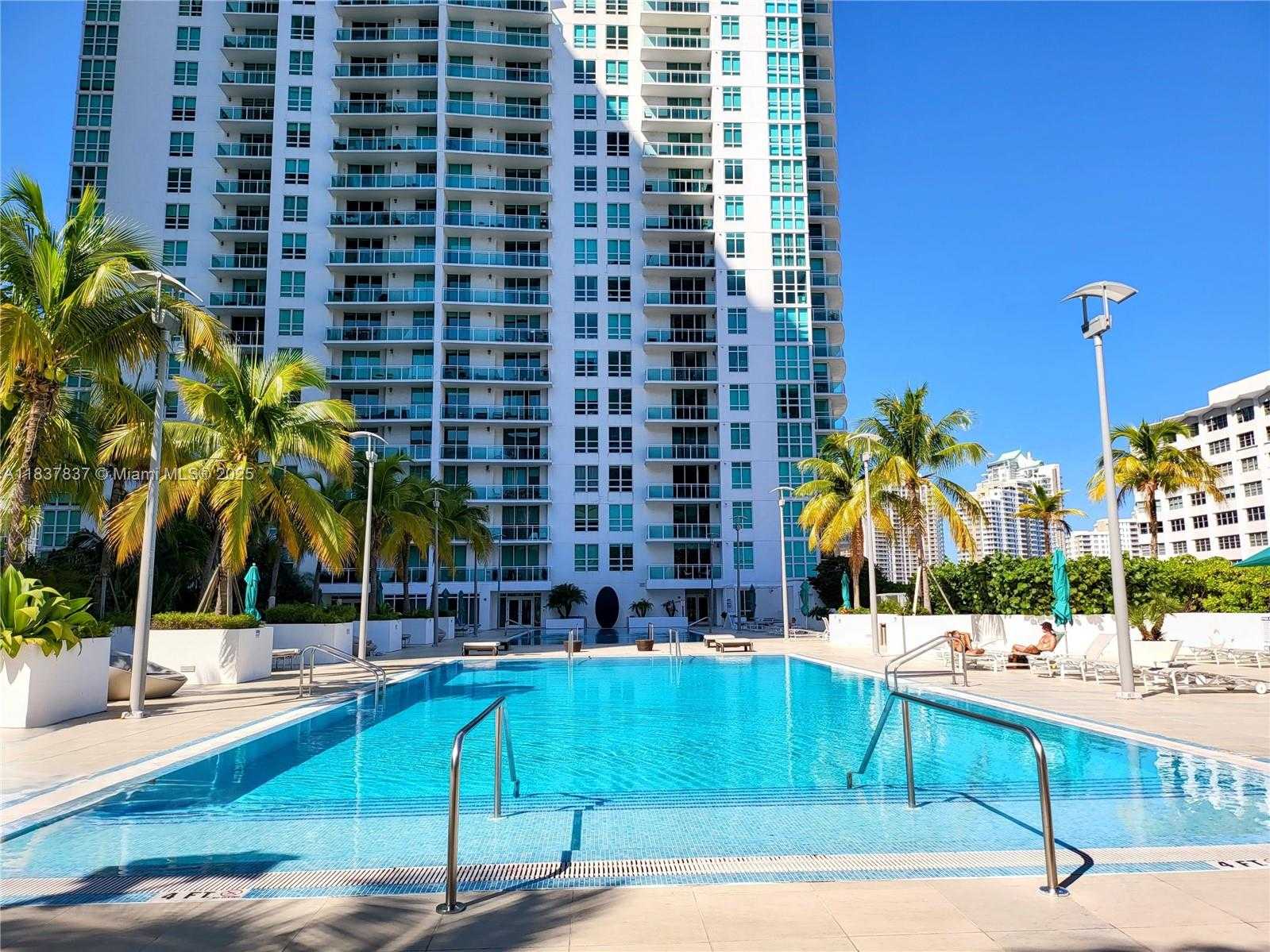 Small Image of 950 BRICKELL BAY DR #2605, Miami Number 25