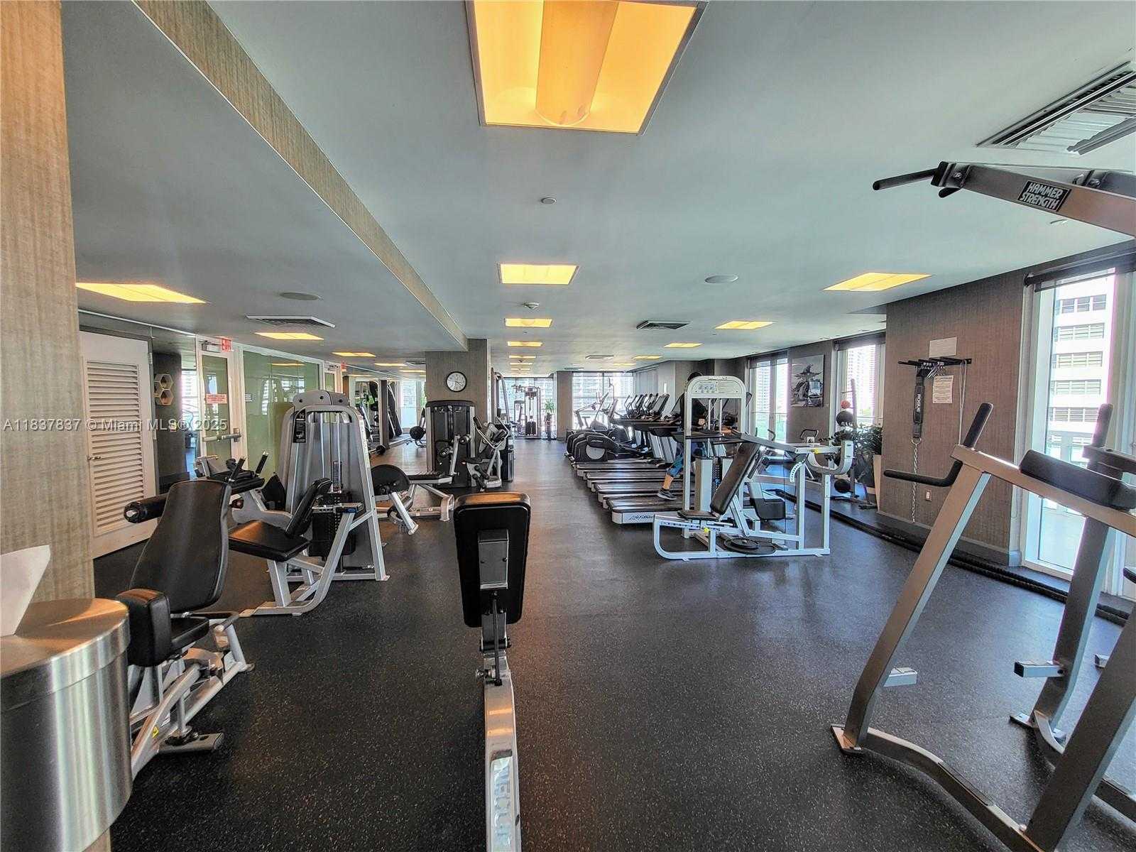 Small Image of 950 BRICKELL BAY DR #2605, Miami Number 31