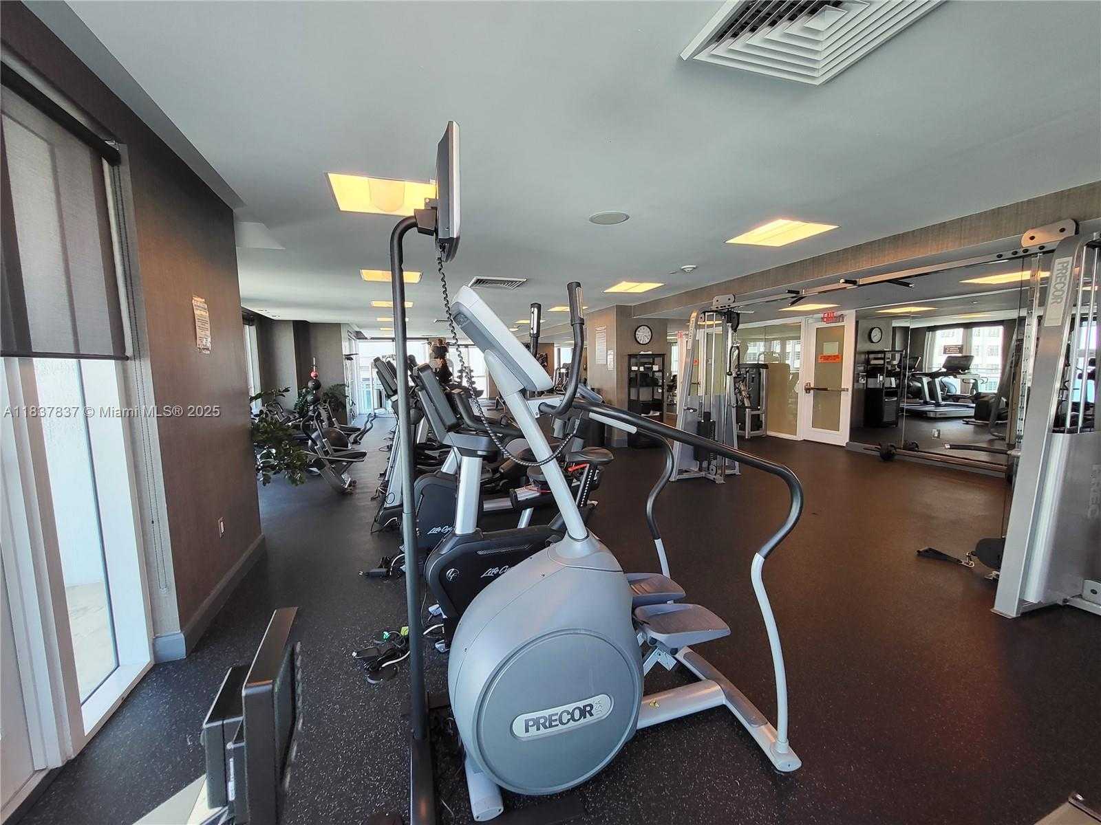 Small Image of 950 BRICKELL BAY DR #2605, Miami Number 32