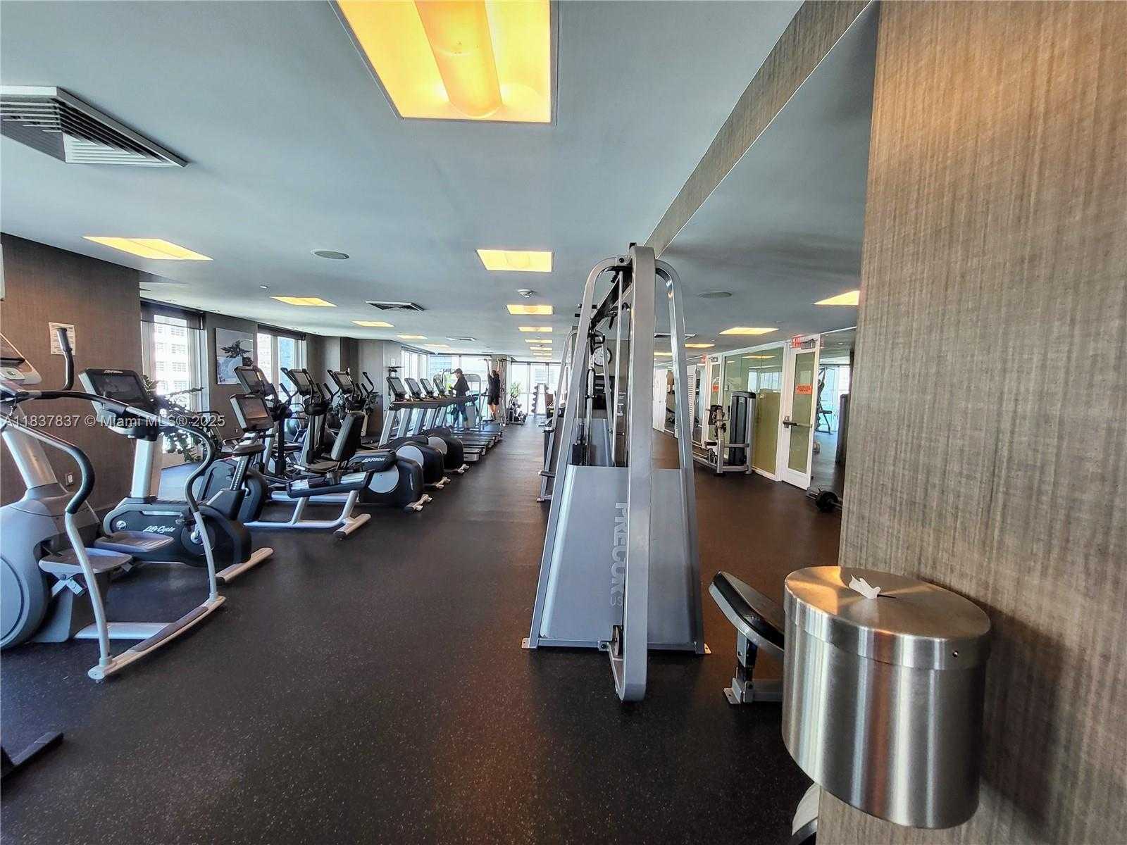 Small Image of 950 BRICKELL BAY DR #2605, Miami Number 33