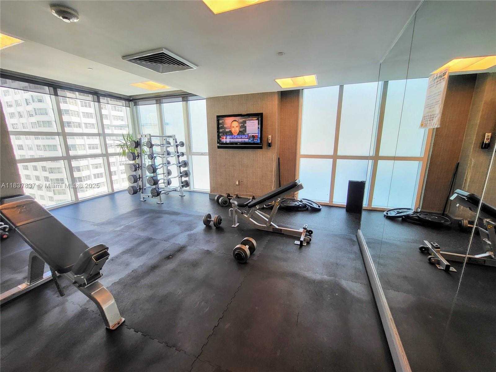 Small Image of 950 BRICKELL BAY DR #2605, Miami Number 35