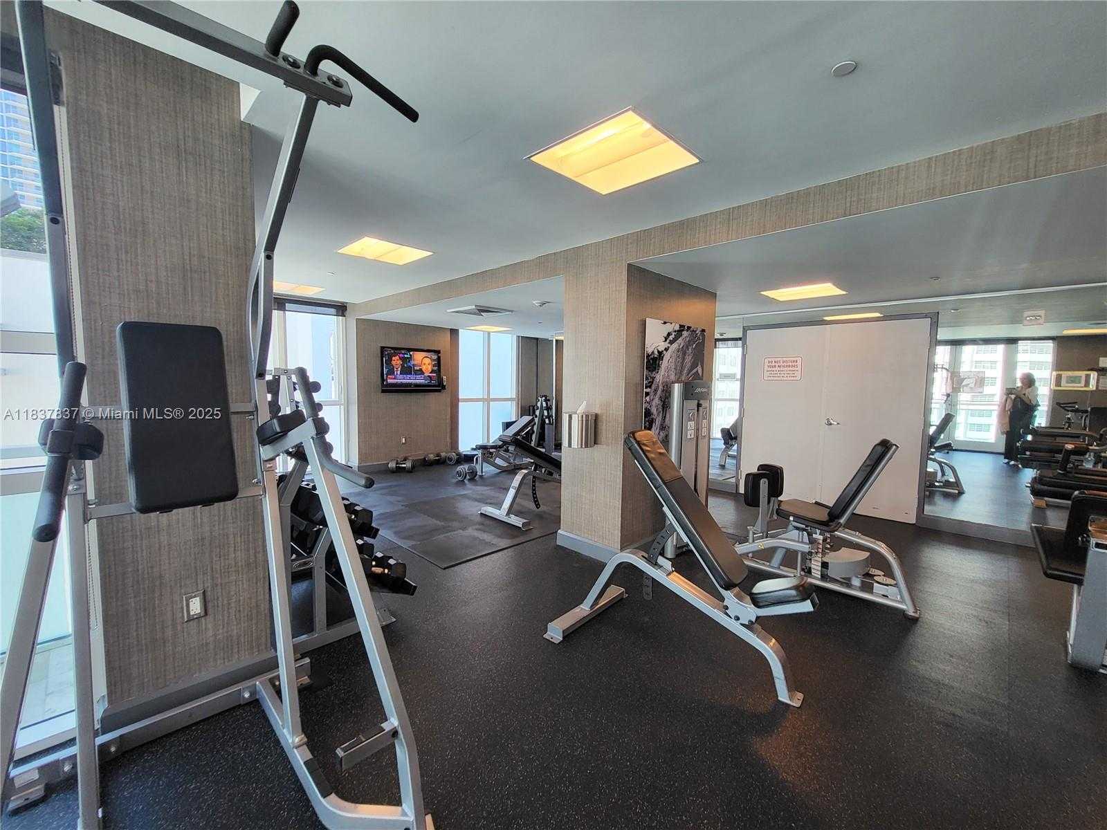 Small Image of 950 BRICKELL BAY DR #2605, Miami Number 36