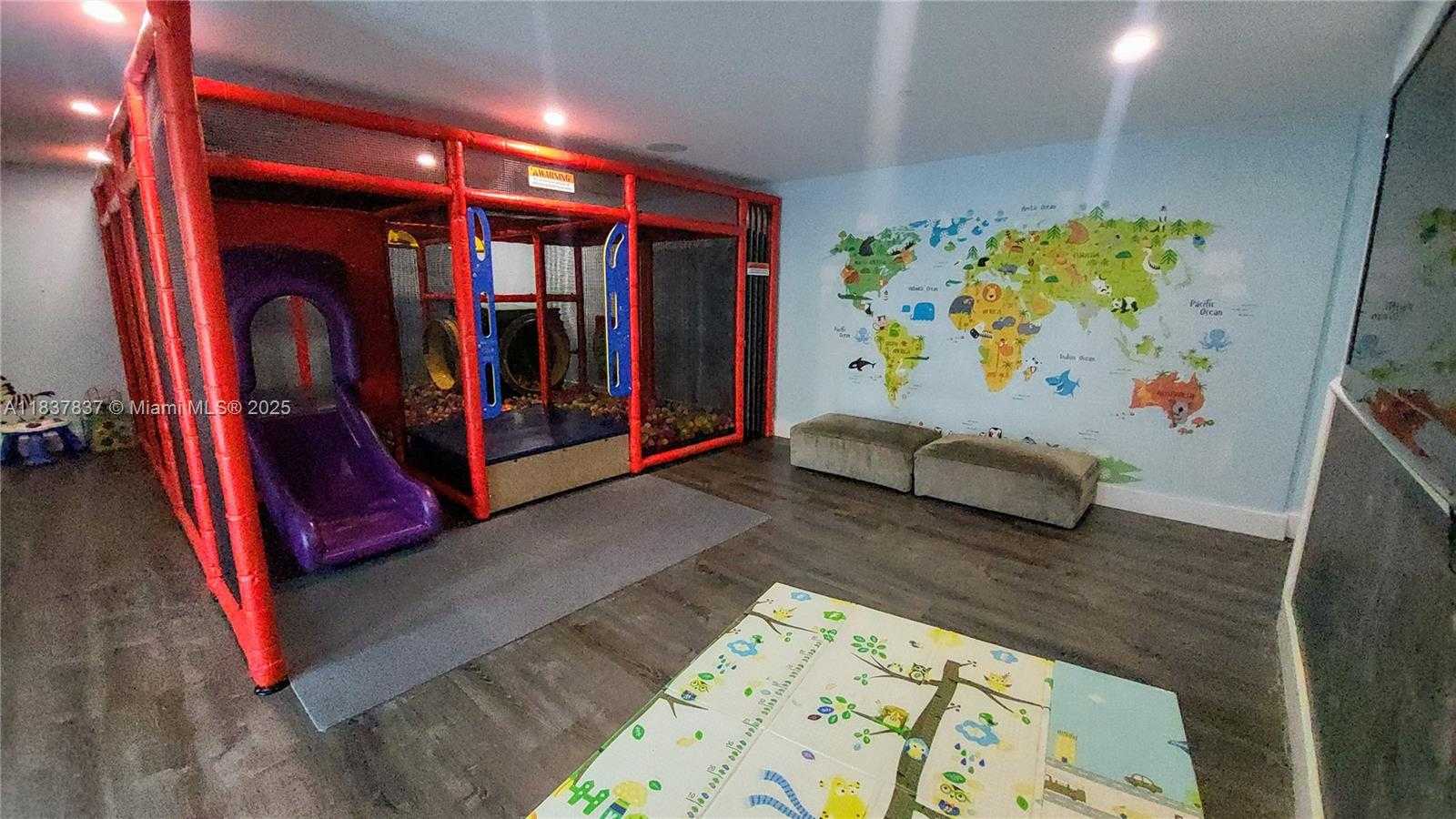 Small Image of 950 BRICKELL BAY DR #2605, Miami Number 37