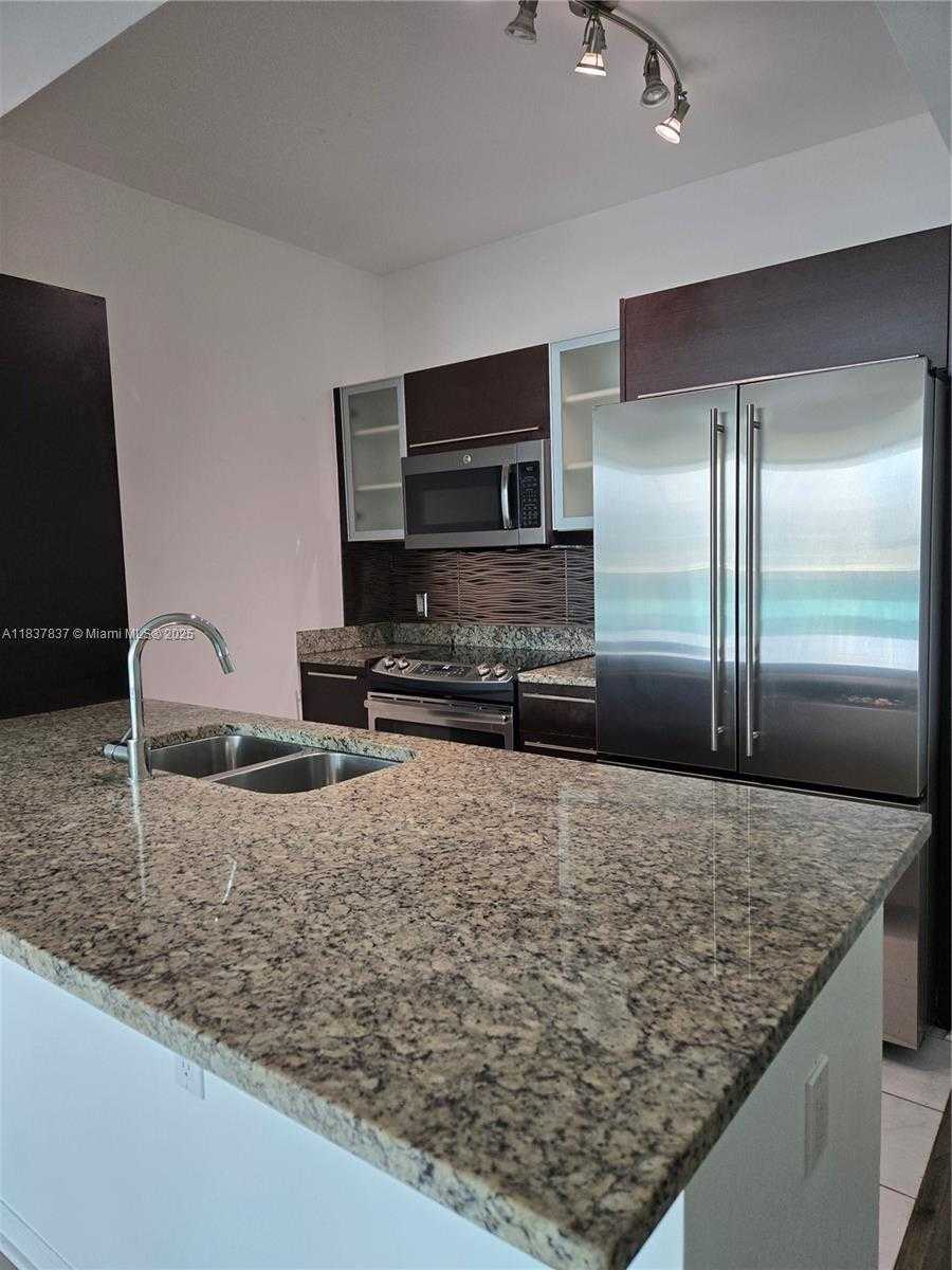 Small Image of 950 BRICKELL BAY DR #2605, Miami Number 5