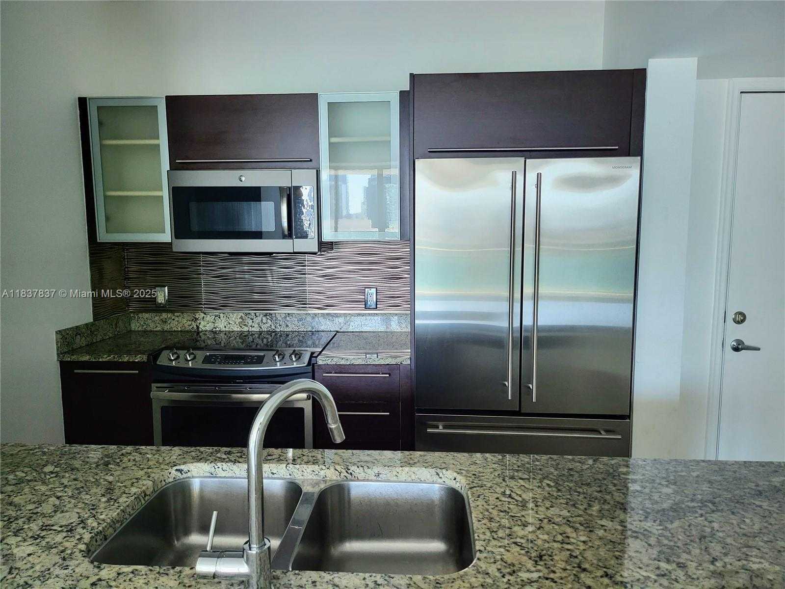 Small Image of 950 BRICKELL BAY DR #2605, Miami Number 6