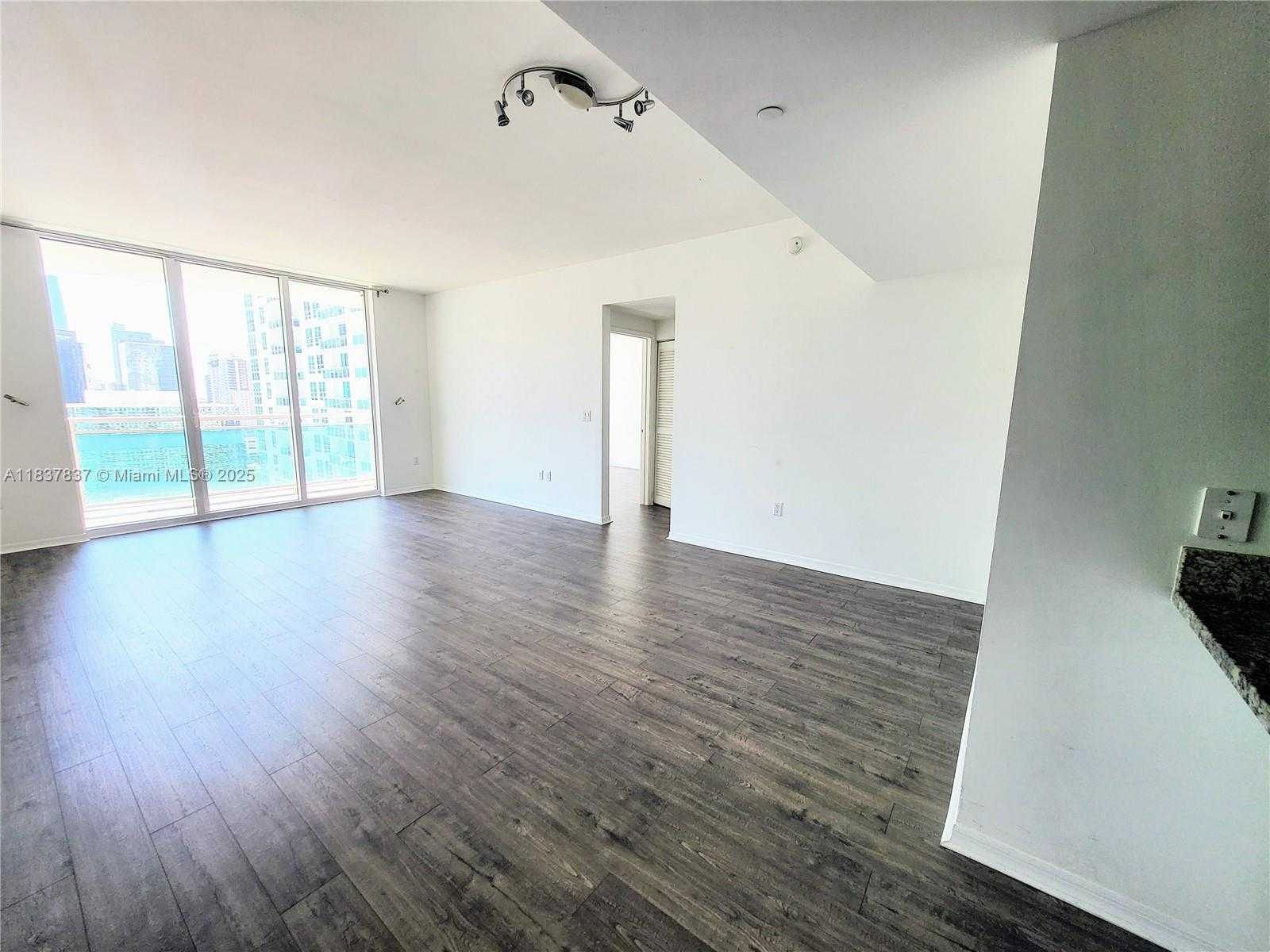 Small Image of 950 BRICKELL BAY DR #2605, Miami Number 7