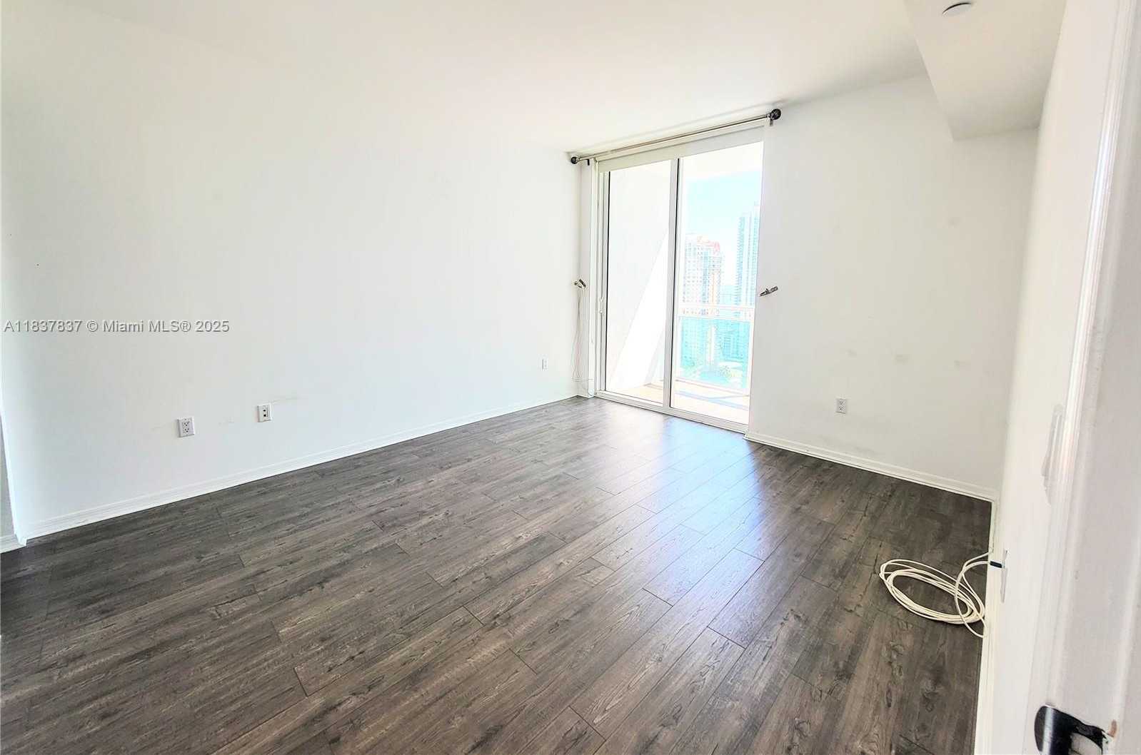Small Image of 950 BRICKELL BAY DR #2605, Miami Number 8
