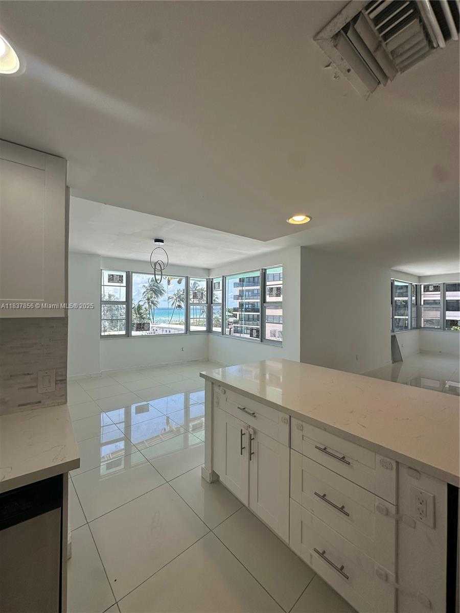 Small Image of 5255 COLLINS AVE #3D, Miami Beach Number 11