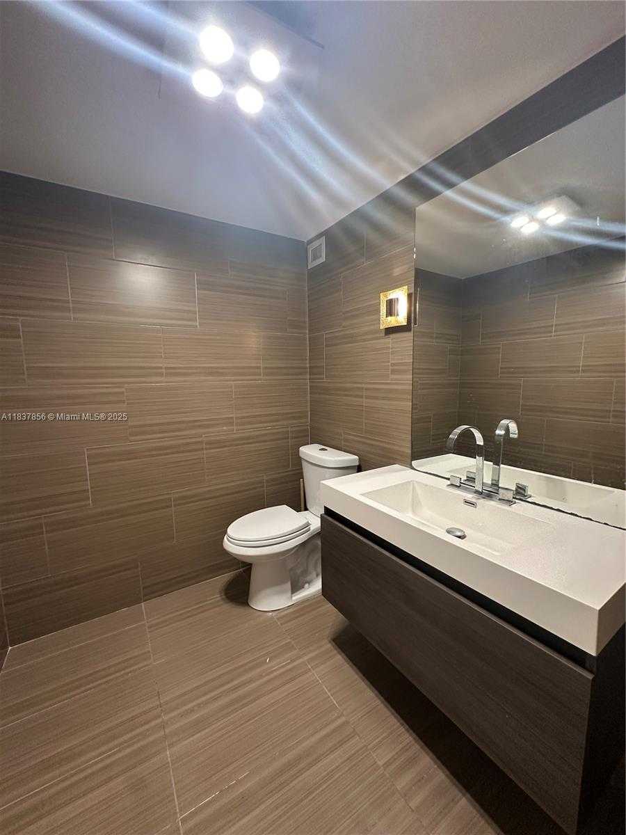 Small Image of 5255 COLLINS AVE #3D, Miami Beach Number 18
