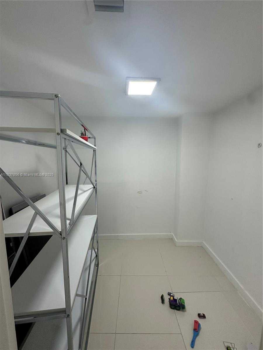 Small Image of 5255 COLLINS AVE #3D, Miami Beach Number 19