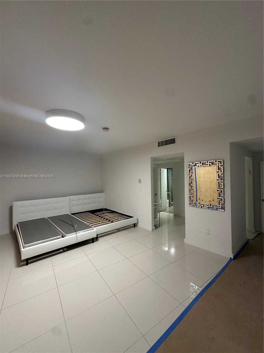 Small Image of 5255 COLLINS AVE #3D, Miami Beach Number 23