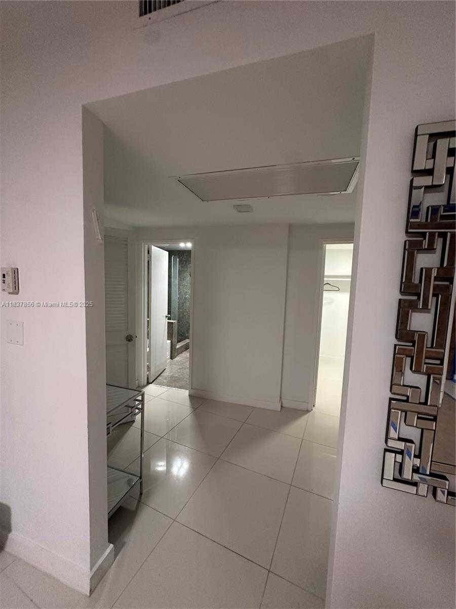 Small Image of 5255 COLLINS AVE #3D, Miami Beach Number 24