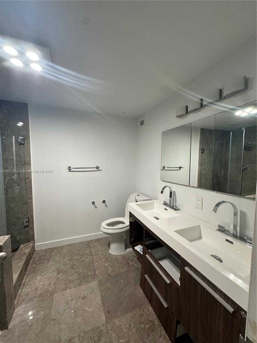 Small Image of 5255 COLLINS AVE #3D, Miami Beach Number 26
