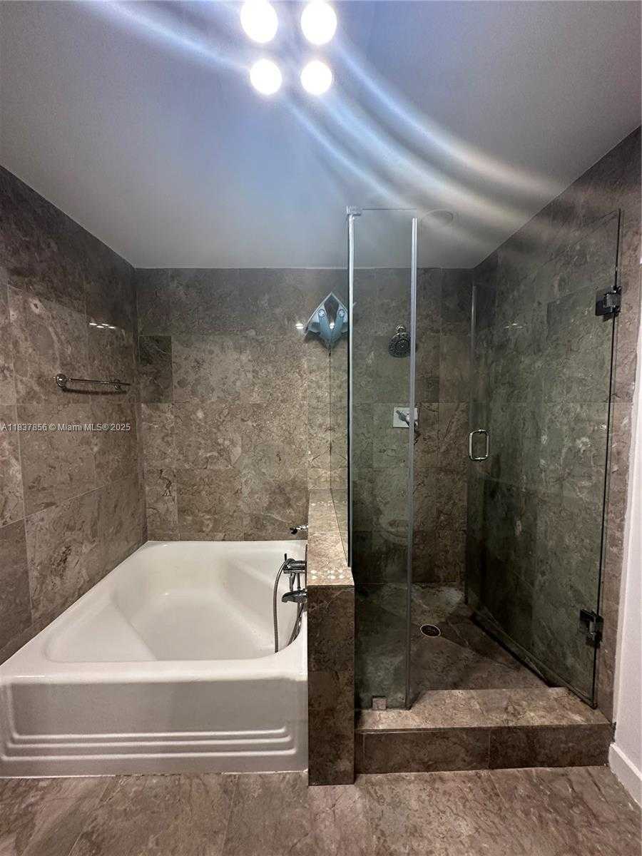 Small Image of 5255 COLLINS AVE #3D, Miami Beach Number 27
