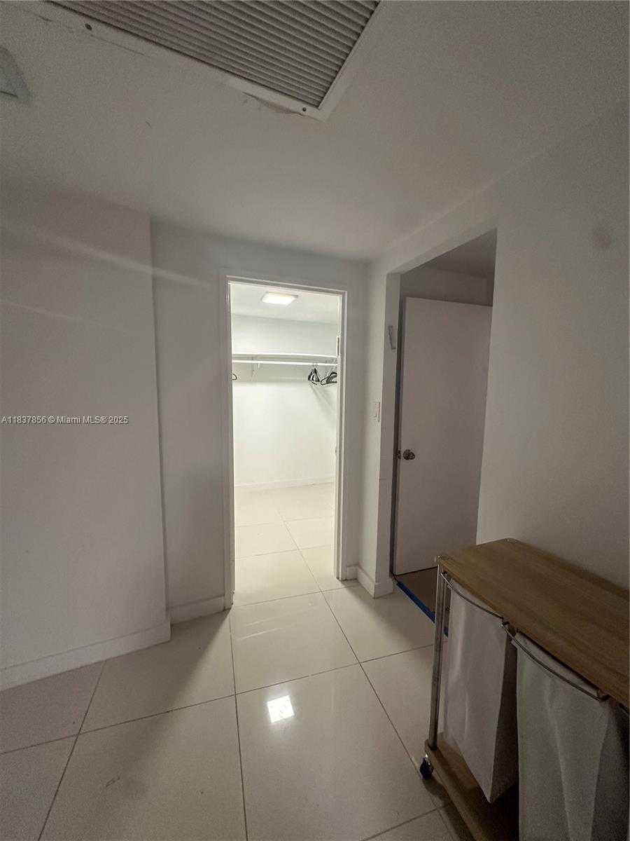 Small Image of 5255 COLLINS AVE #3D, Miami Beach Number 28