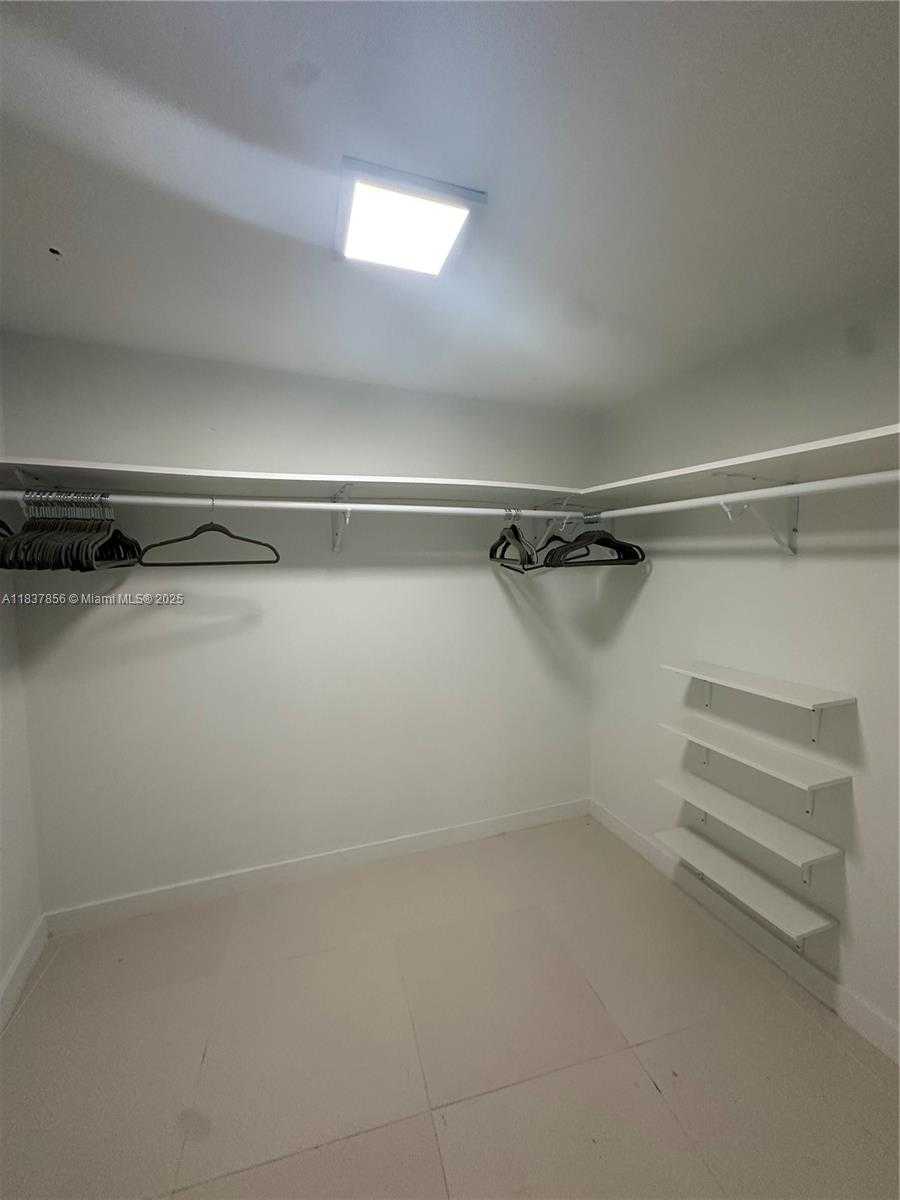 Small Image of 5255 COLLINS AVE #3D, Miami Beach Number 29