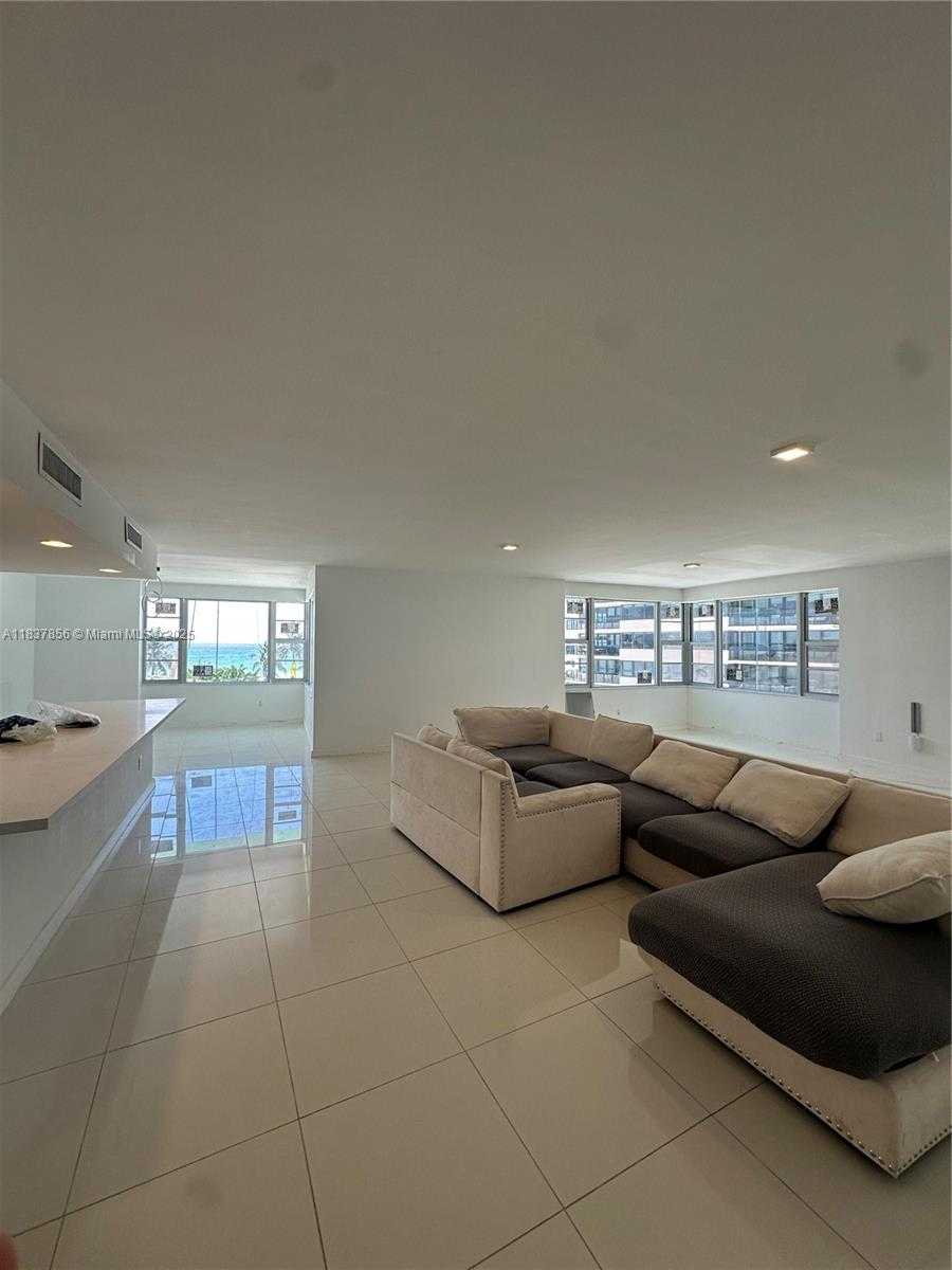 Small Image of 5255 COLLINS AVE #3D, Miami Beach Number 3