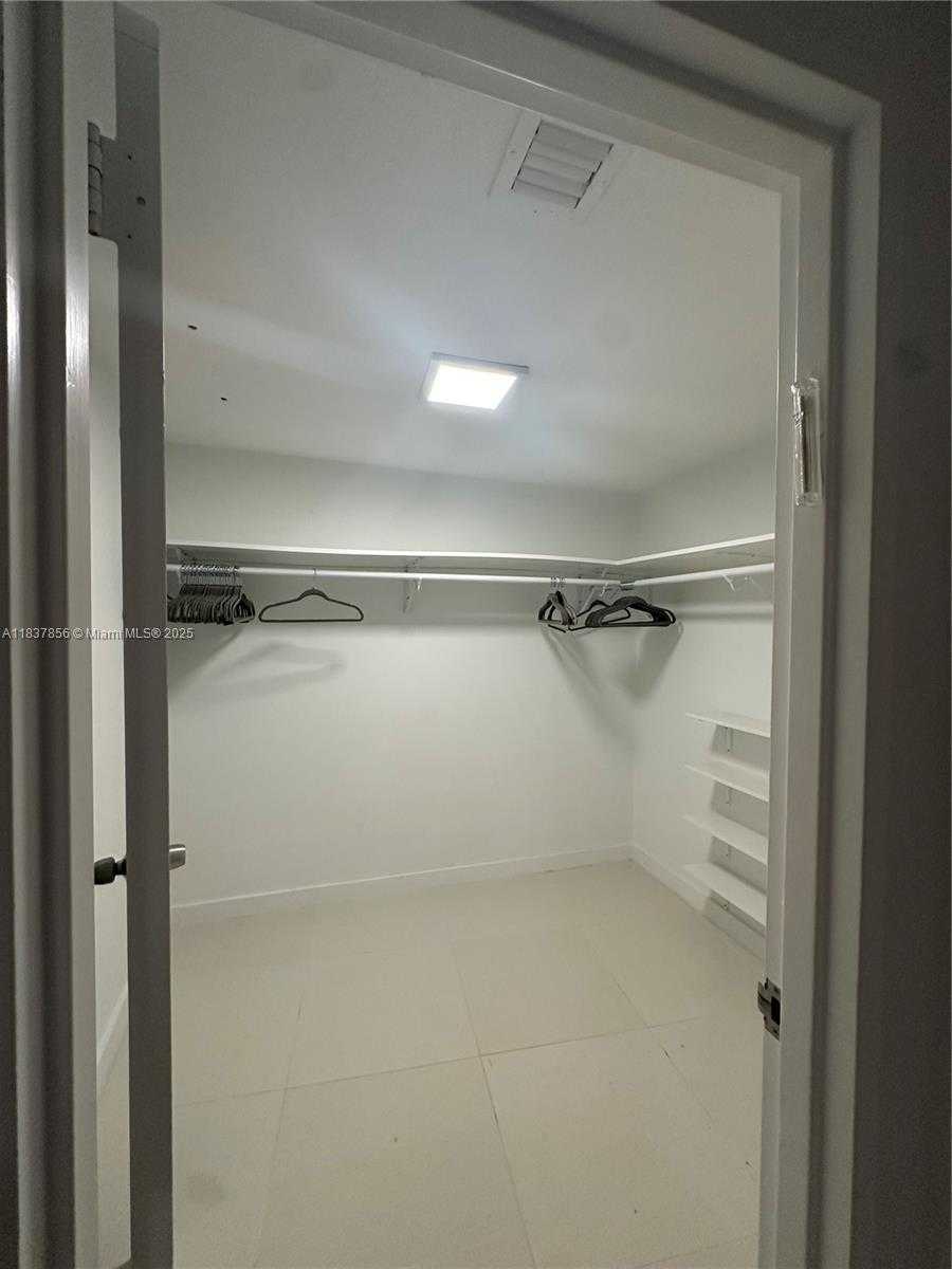 Small Image of 5255 COLLINS AVE #3D, Miami Beach Number 30