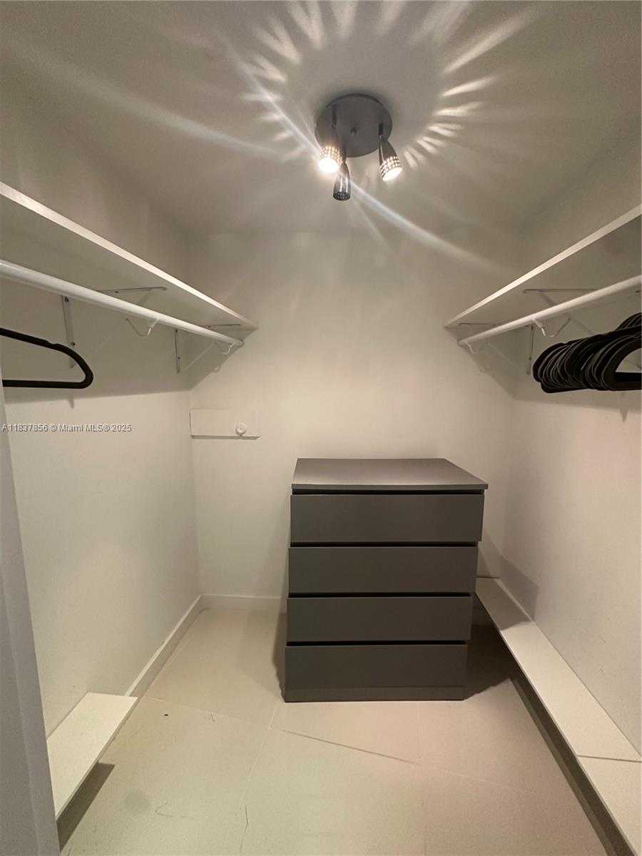 Small Image of 5255 COLLINS AVE #3D, Miami Beach Number 31