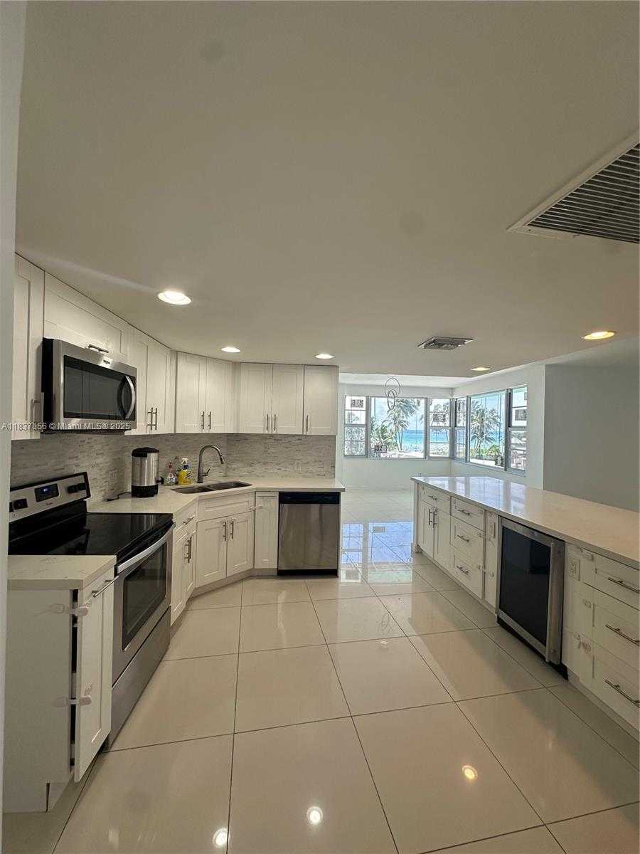 Small Image of 5255 COLLINS AVE #3D, Miami Beach Number 8