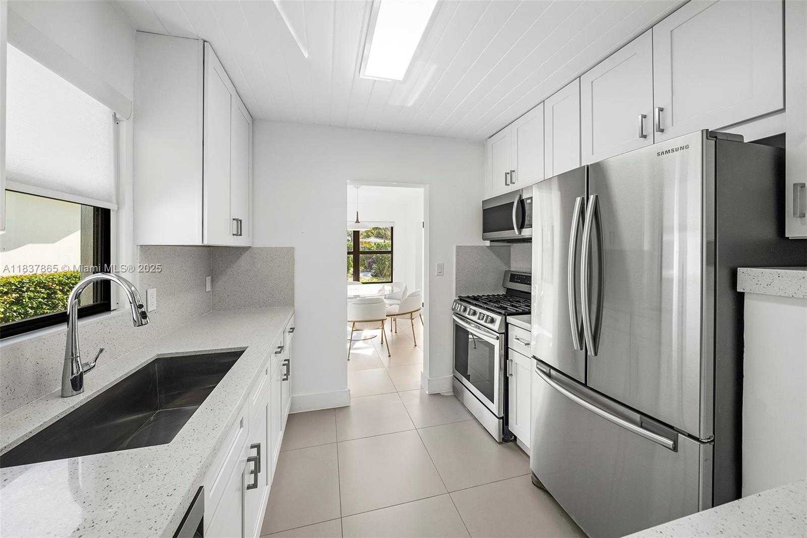 Small Image of 8844 ABBOTT AVE, Surfside Number 10