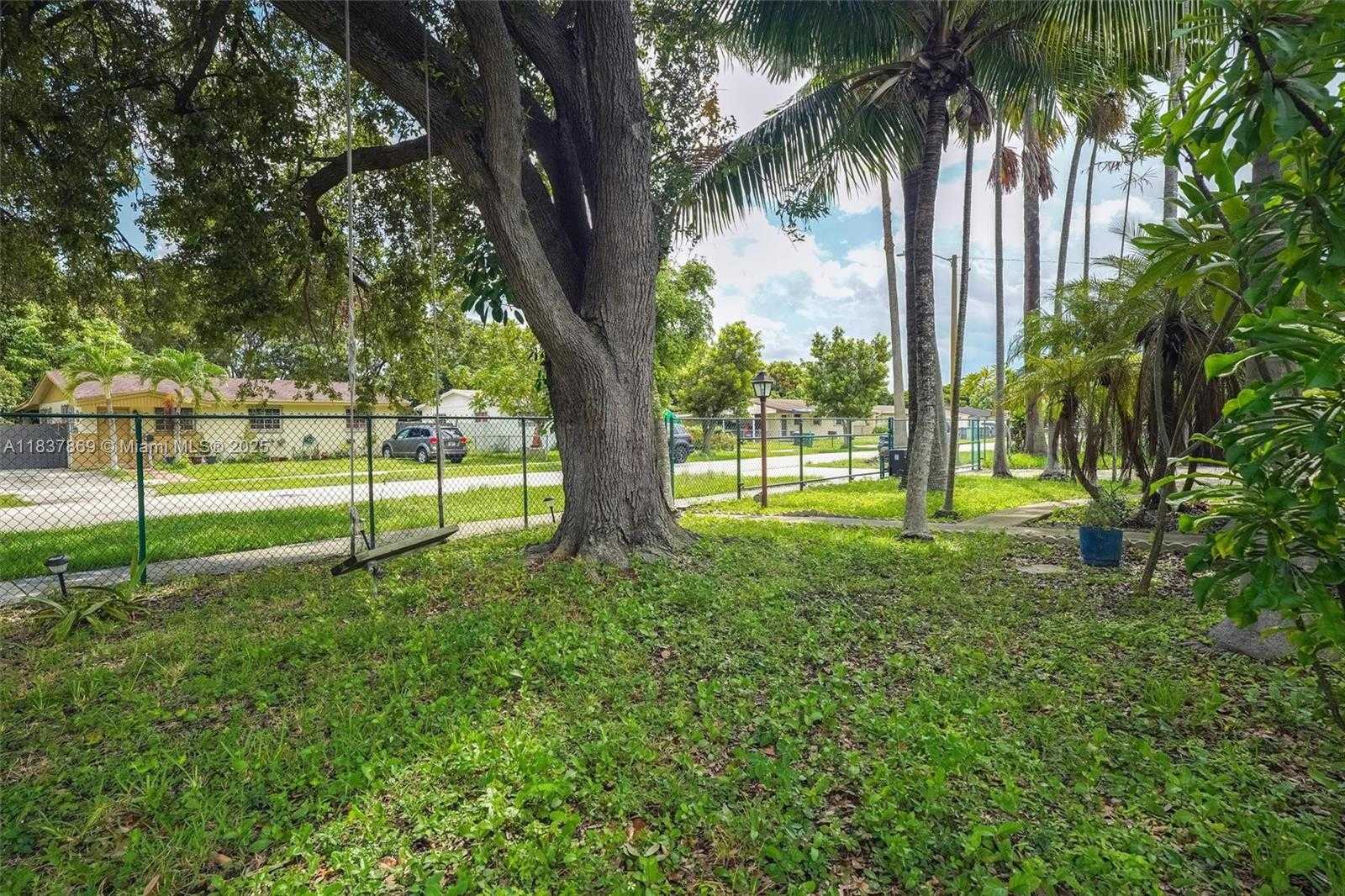 Small Image of 11121 SOUTH WEST 203RD TER #-, Cutler Bay Number 7