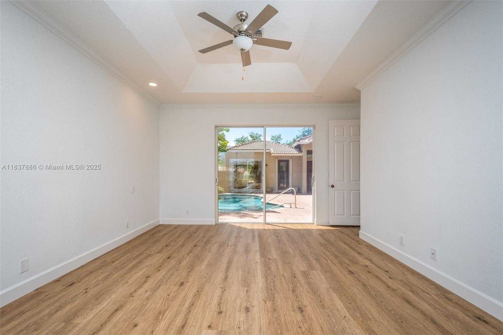 Small Image of 2664 EDGEWATER DR #2664, Weston Number 12